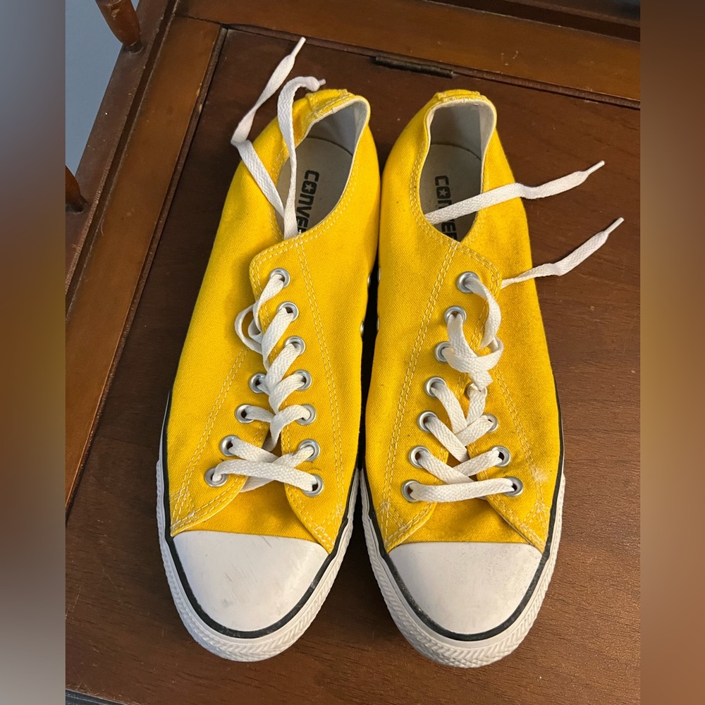 Yellow Converse men’s 9 women’s 11